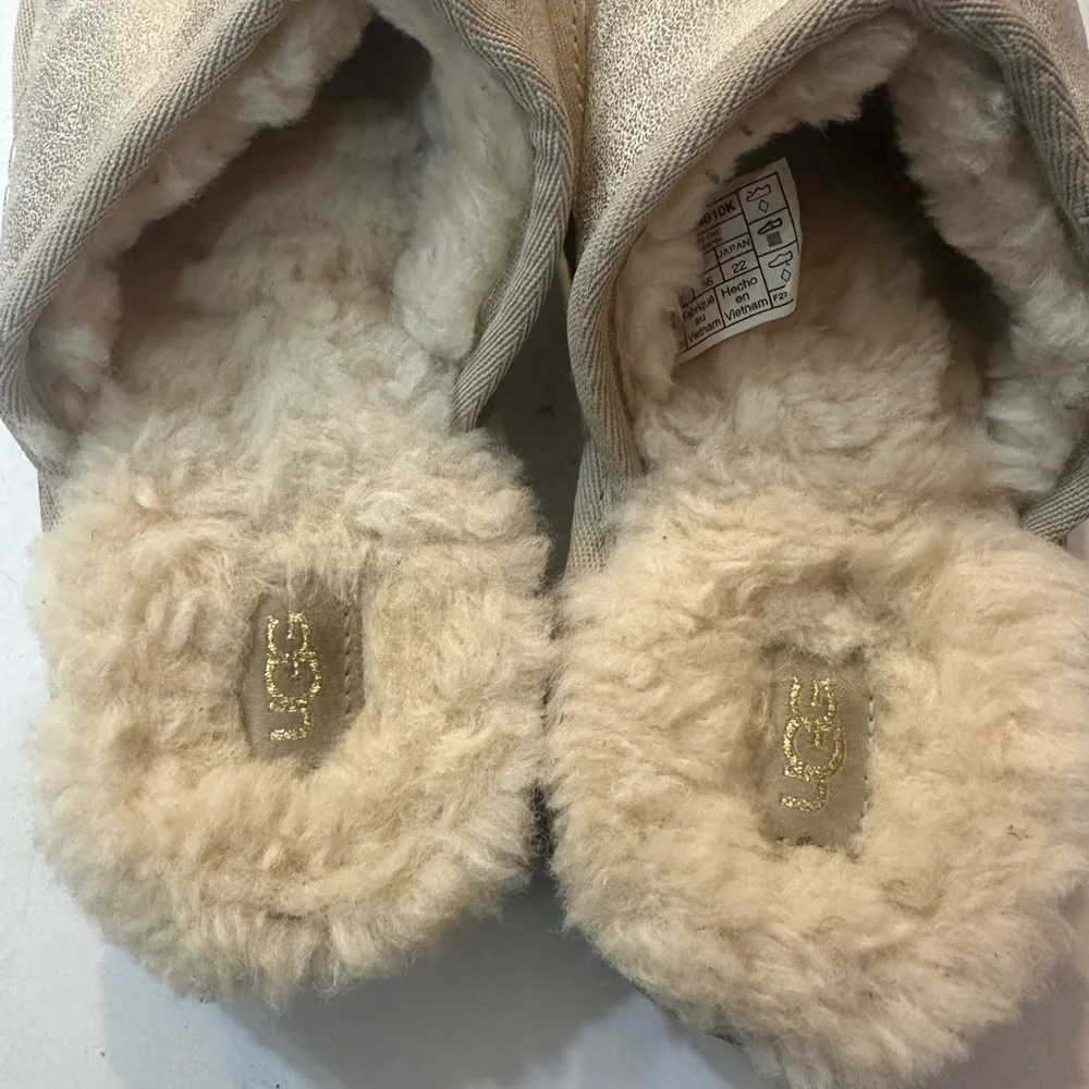 UGG Metallic Shearling Slide in Champagne Silver